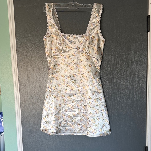 Princess Polly Dresses & Skirts - Princess Polly Cream Floral Mini Dress